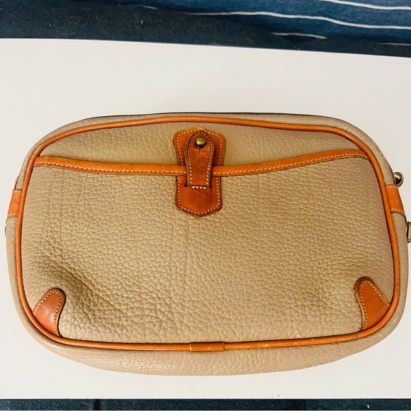 Excellent Condition Leather Beige and Camel Dooney & Bourke Crossbody Medium Sz - Picture 5 of 14